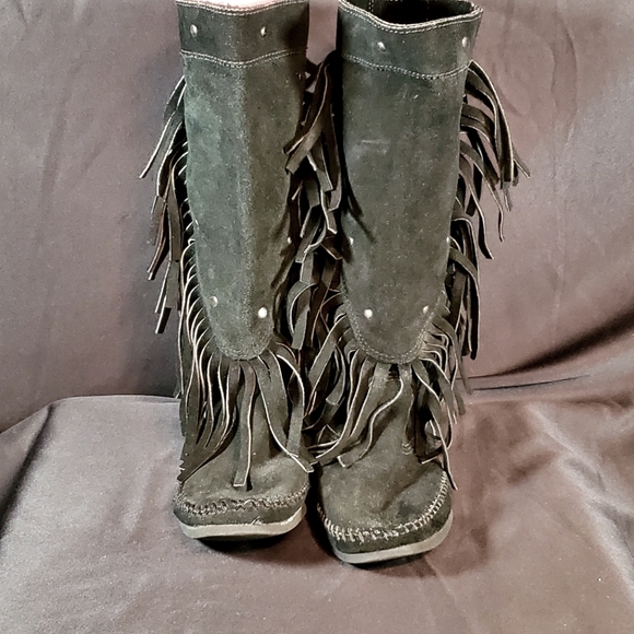 Minnetonka Moccasin's - Picture 2 of 6